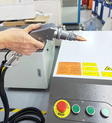 Handheld Laser Welding Machine Fiber Transmission Welder 1000 Watt For Metal